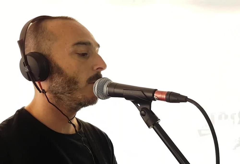 105 Take Away: il Maestrello Lotti canta il tormentone “Genius”