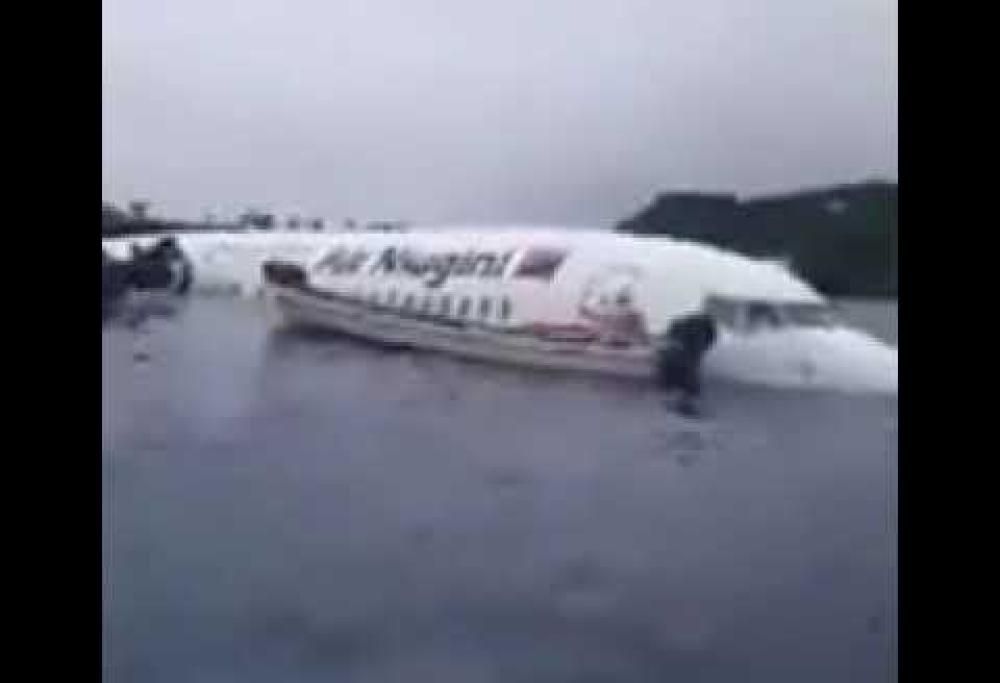 Micronesia, aereo finisce in acqua: i passeggeri fuggono a nuoto