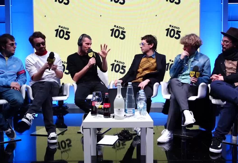 Sanremo 2018, Lo Stato Sociale a 105 Mi Casa: “La nostra ballerina? Era il ripieno della scimmia di Gabbani”