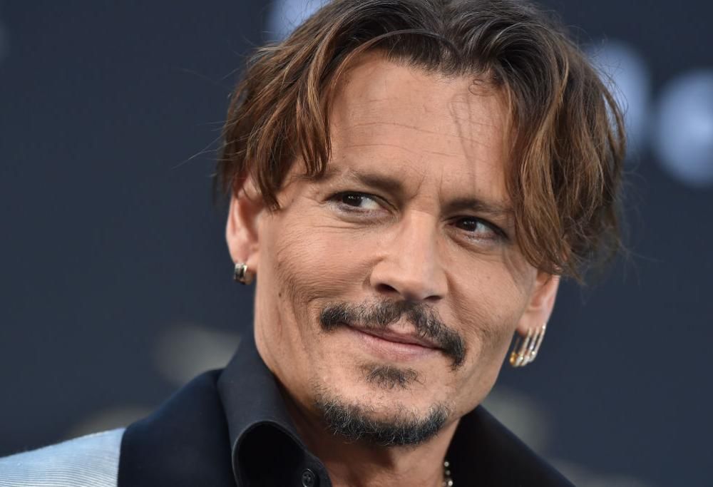 Tanti auguri Johnny Depp! Il divo oggi compie 54 anni. E appare in gran forma