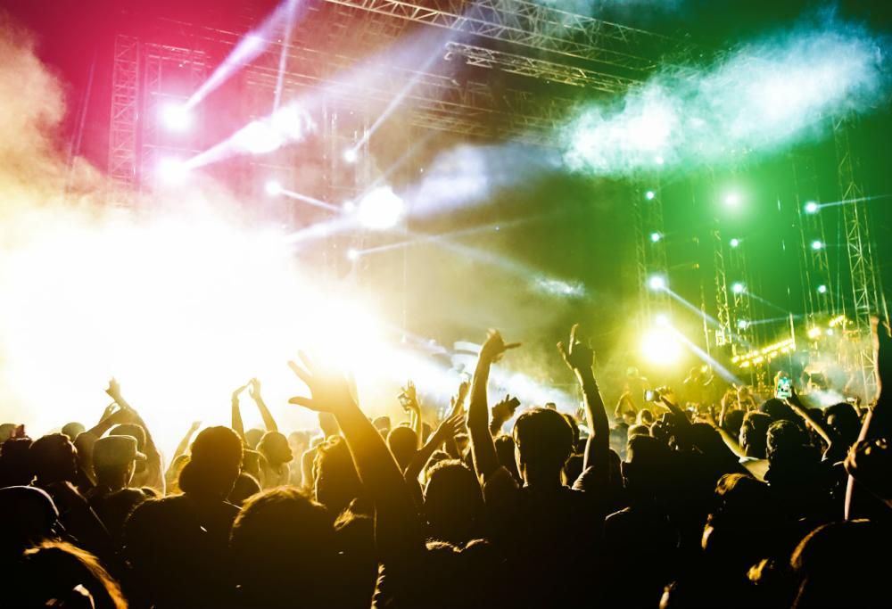 Viaggiatori e party addicted: identikit dei 30enni italiani in vacanza