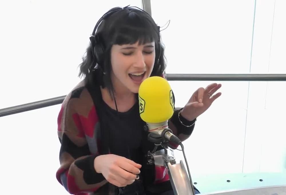 105 Take Away: Lodovica Comello canta la sua “50 Shades of colours”