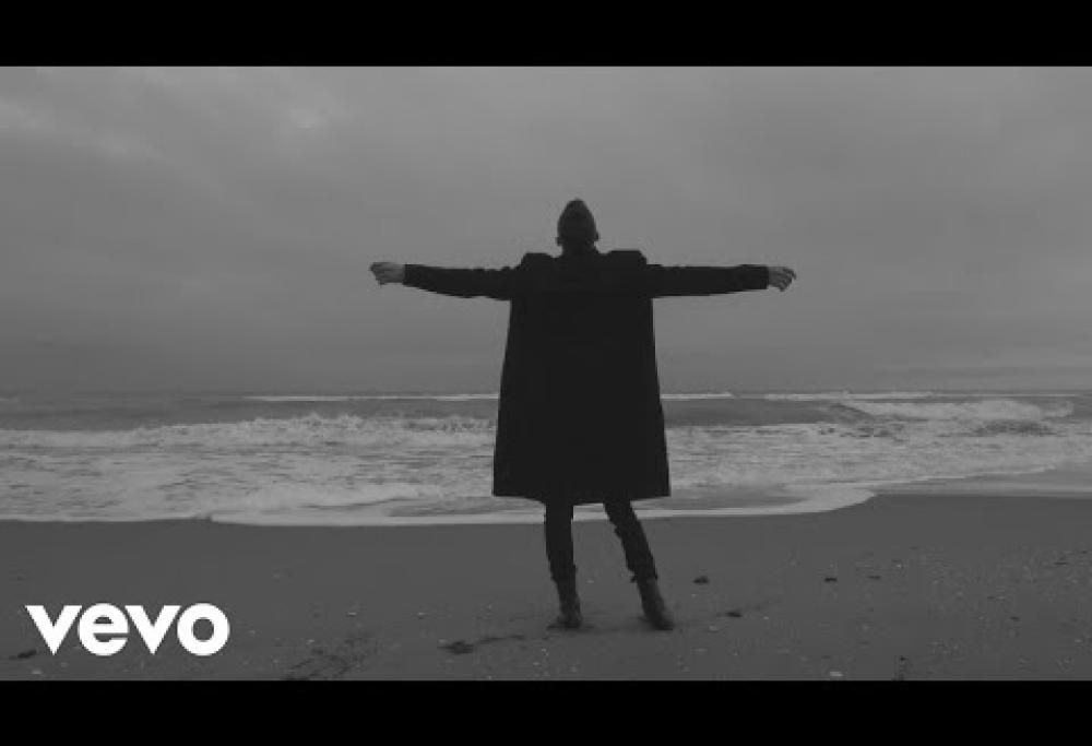 Achille Lauro: guarda il video di “C’est la vie”