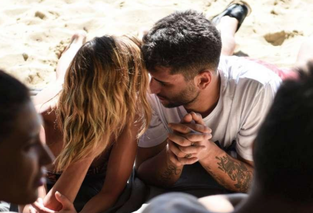 Isola dei Famosi: il bacio tra Jeremias Rodriguez e Soleil Sorge è arrivato (forse)