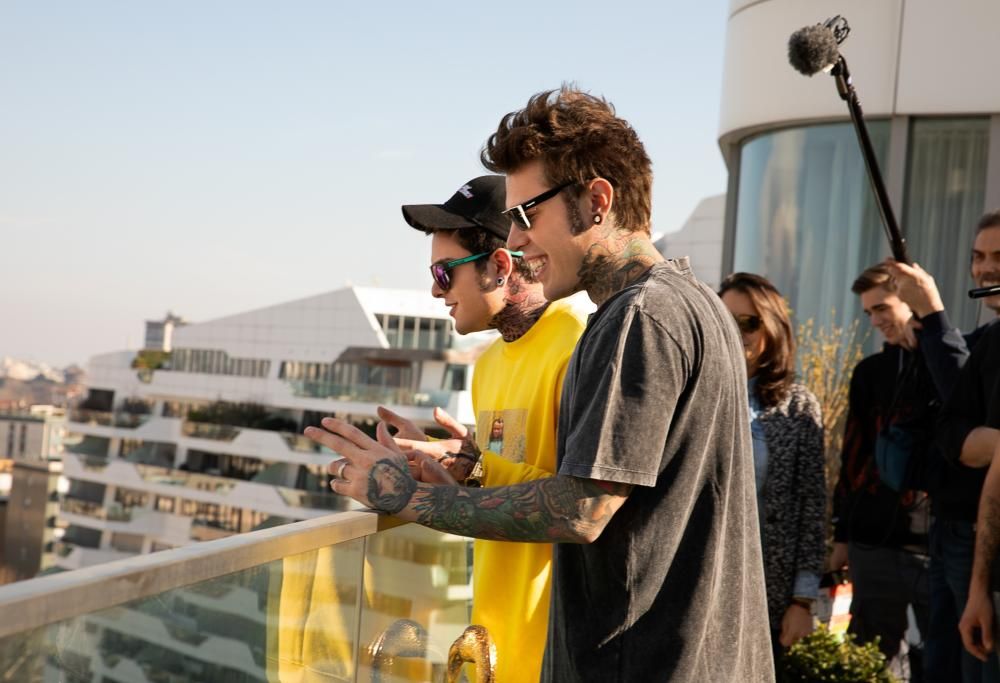 Si finge Fedez: aguzzate la vista per non farvi ingannare dalle apparenze!