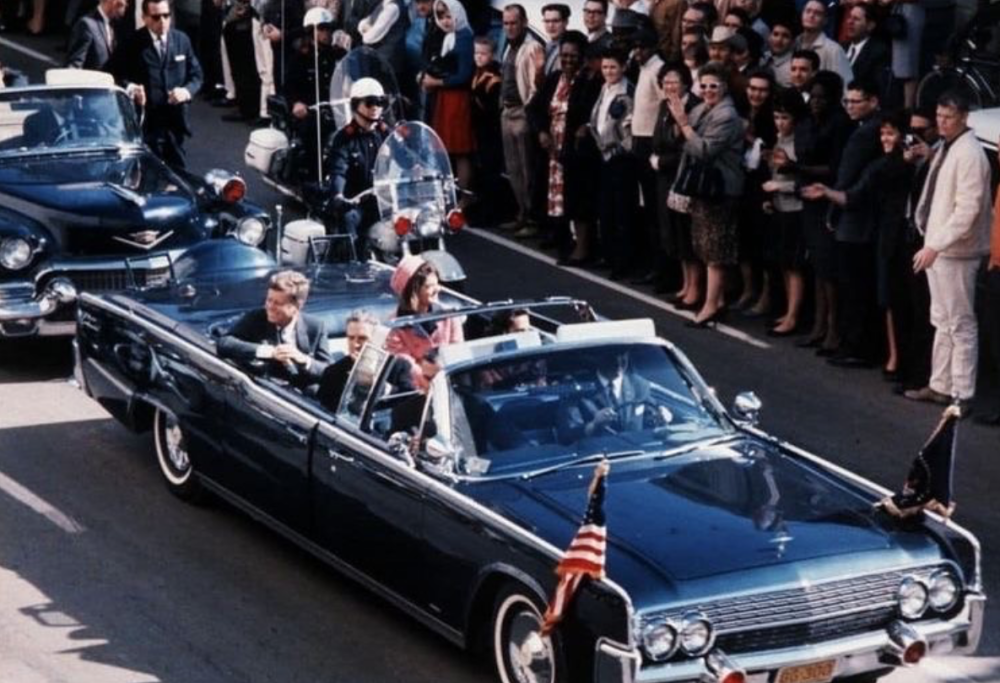 Il tailleur rosa di Jackie Kennedy non sarà esposto al pubblico fino al 2103