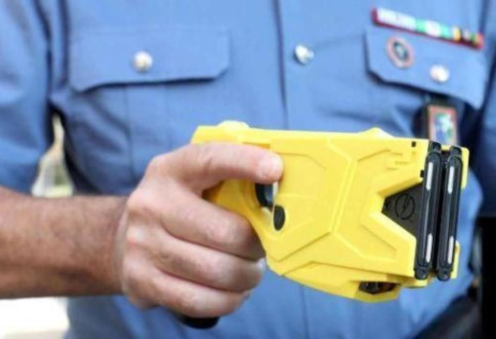 Il taser sarebbe stato approvato come dotazione alle Forze dell’Ordine italiane
