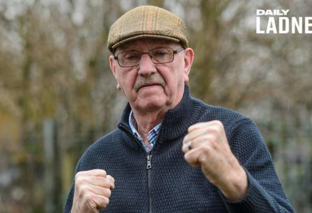 Pensionato combatte contro un ladro che cercava di derubarlo