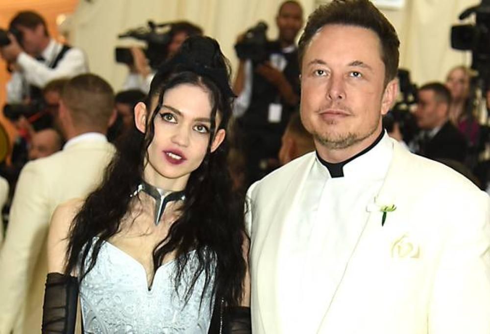 Elon Musk chiama suo figlio “ X Æ A-12 “, costretto a cambiare il nome per conformarsi alle leggi