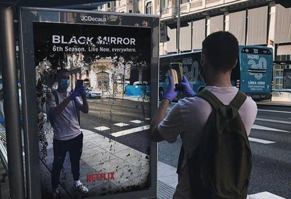 “La sesta stagione di Black Mirror.. la stiamo vivendo ora.” La pubblicità geniale che stupisce tutti