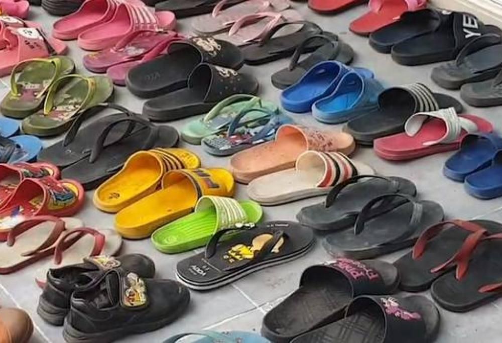 Uomo con feticcio per le infradito arrestato per aver rubato e fatto sesso con 126 paia di sandali