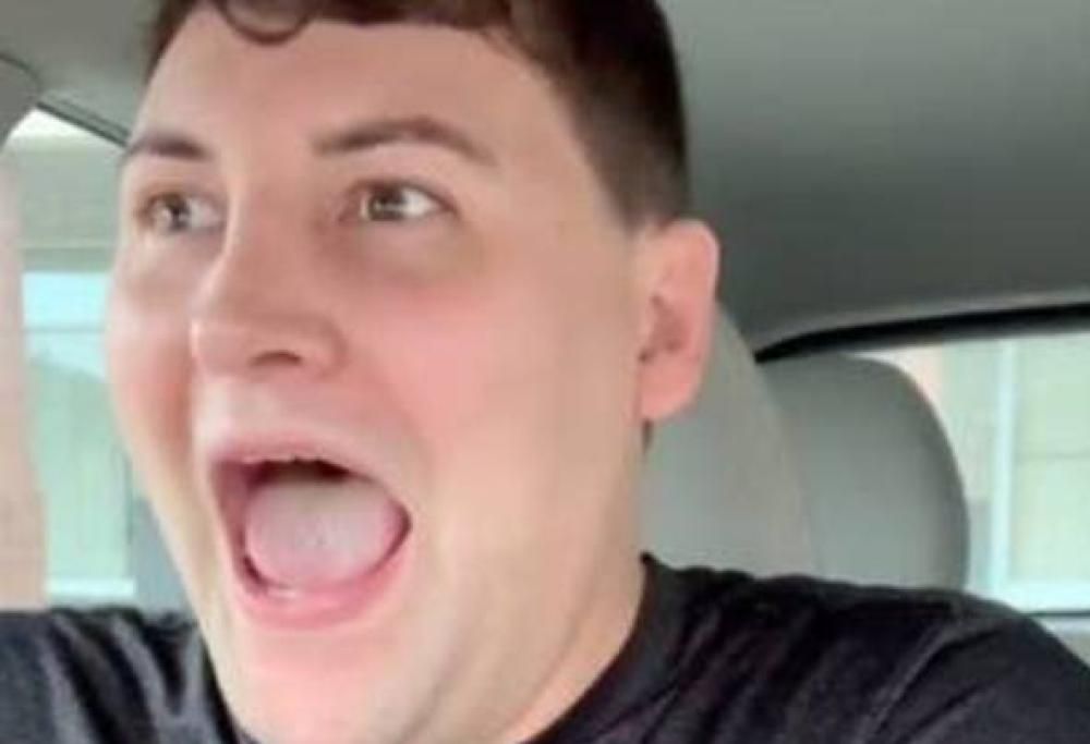 TikTok: strofinare salsa di soia sui testicoli è la nuova tendenza del momento!