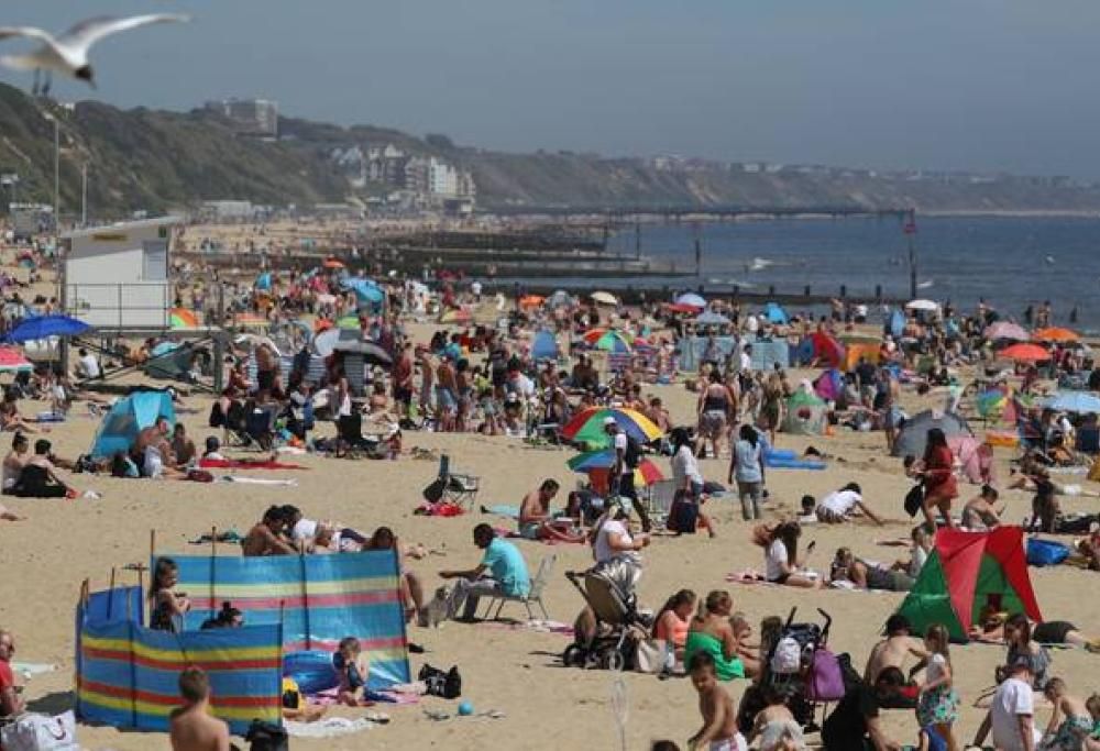 Spiagge affollate nel Regno Unito durante l’epidemia!