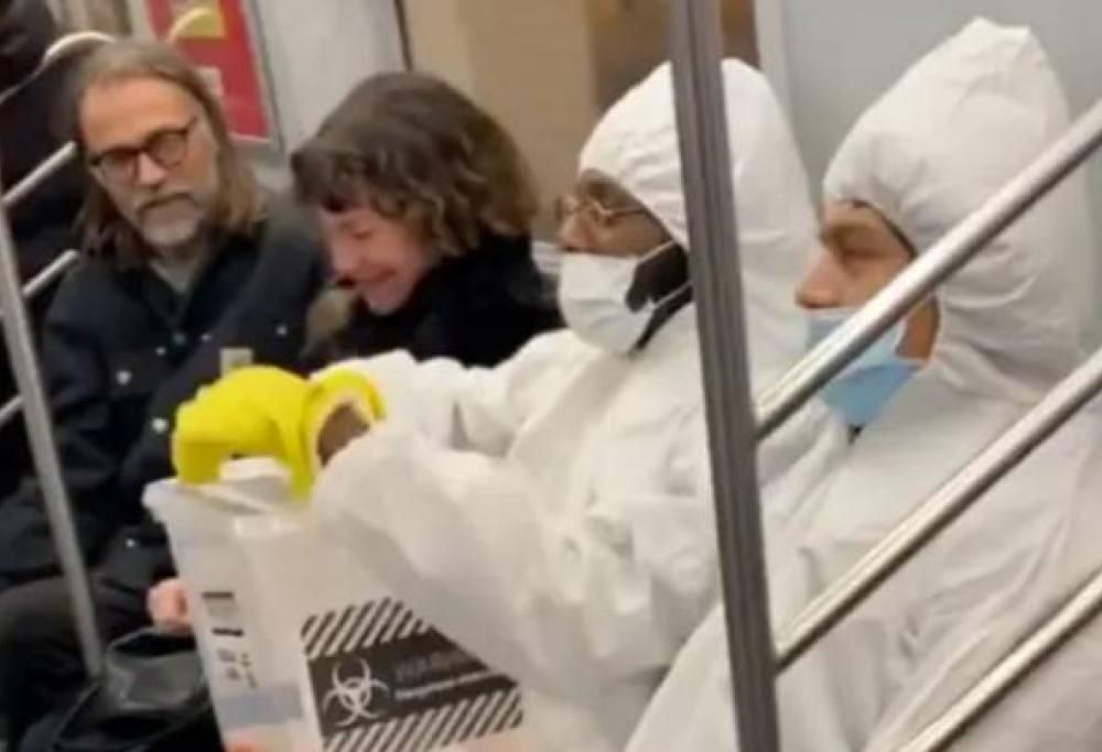 Versano il coronavirus all’interno della metro: lo scherzo terrorizza i passeggeri!