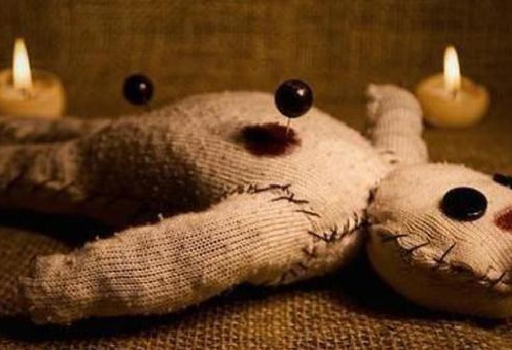 Donna fa rito voodoo al marito che vuole divorziare, incredibilmente l’uomo ha un malore