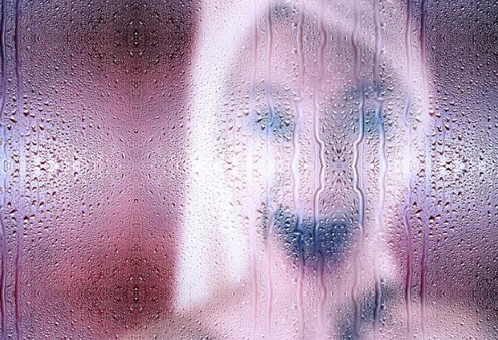 Fa la pipì nella doccia e rischia di morire