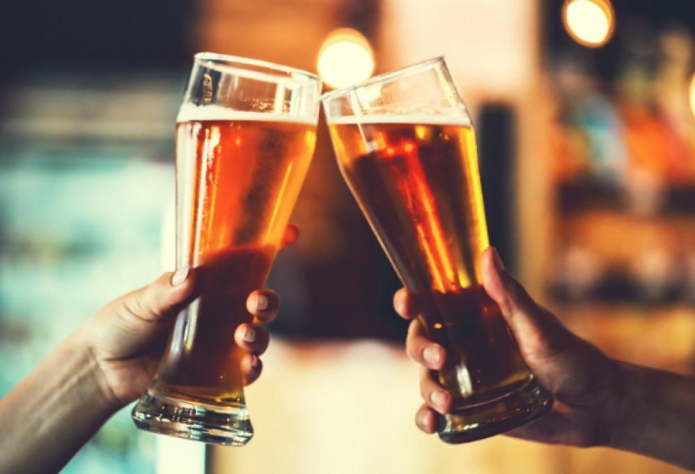 Comprano un biglietto aereo solo per bere una birra al pub dell’aeroporto