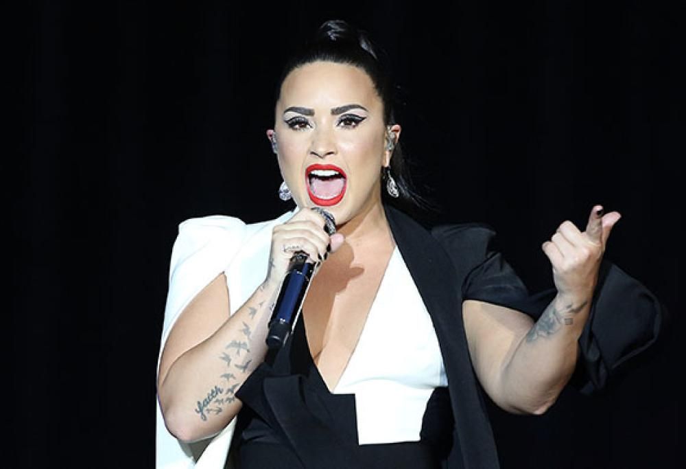 Demi Lovato confessa: “L’overdose? Colpa dello stress della dieta”