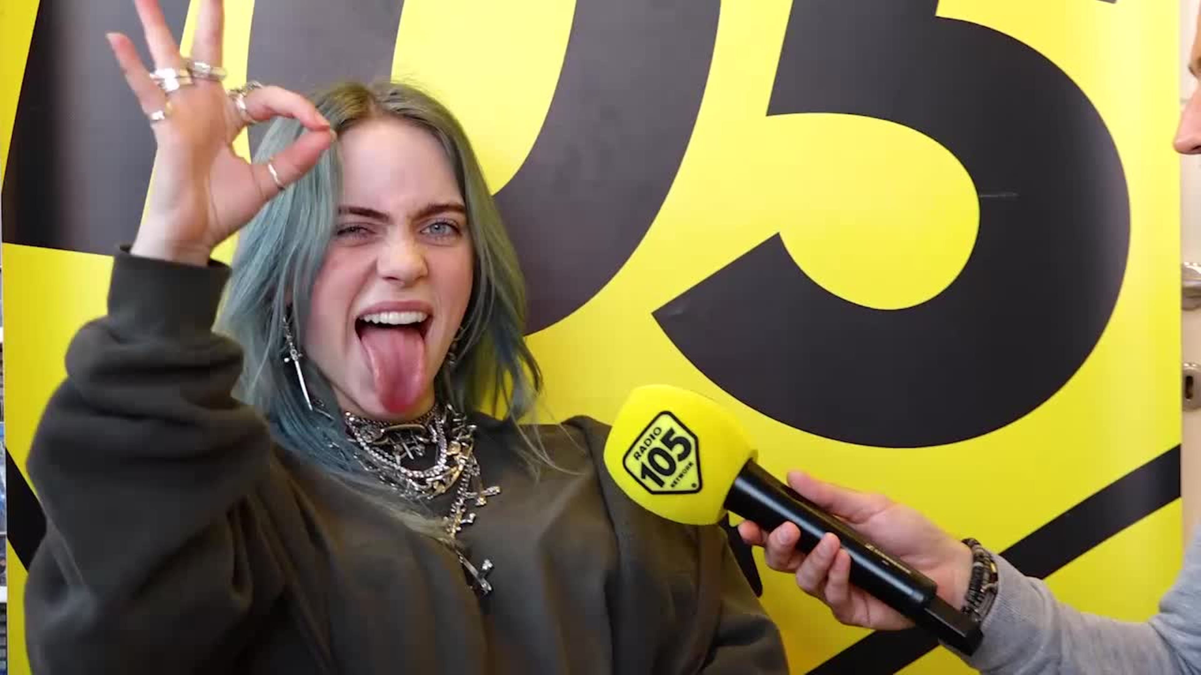 Abbiamo incontrato Billie Eilish prima del concerto al Fabrique: “Non scrivo di cupcake e confetti”