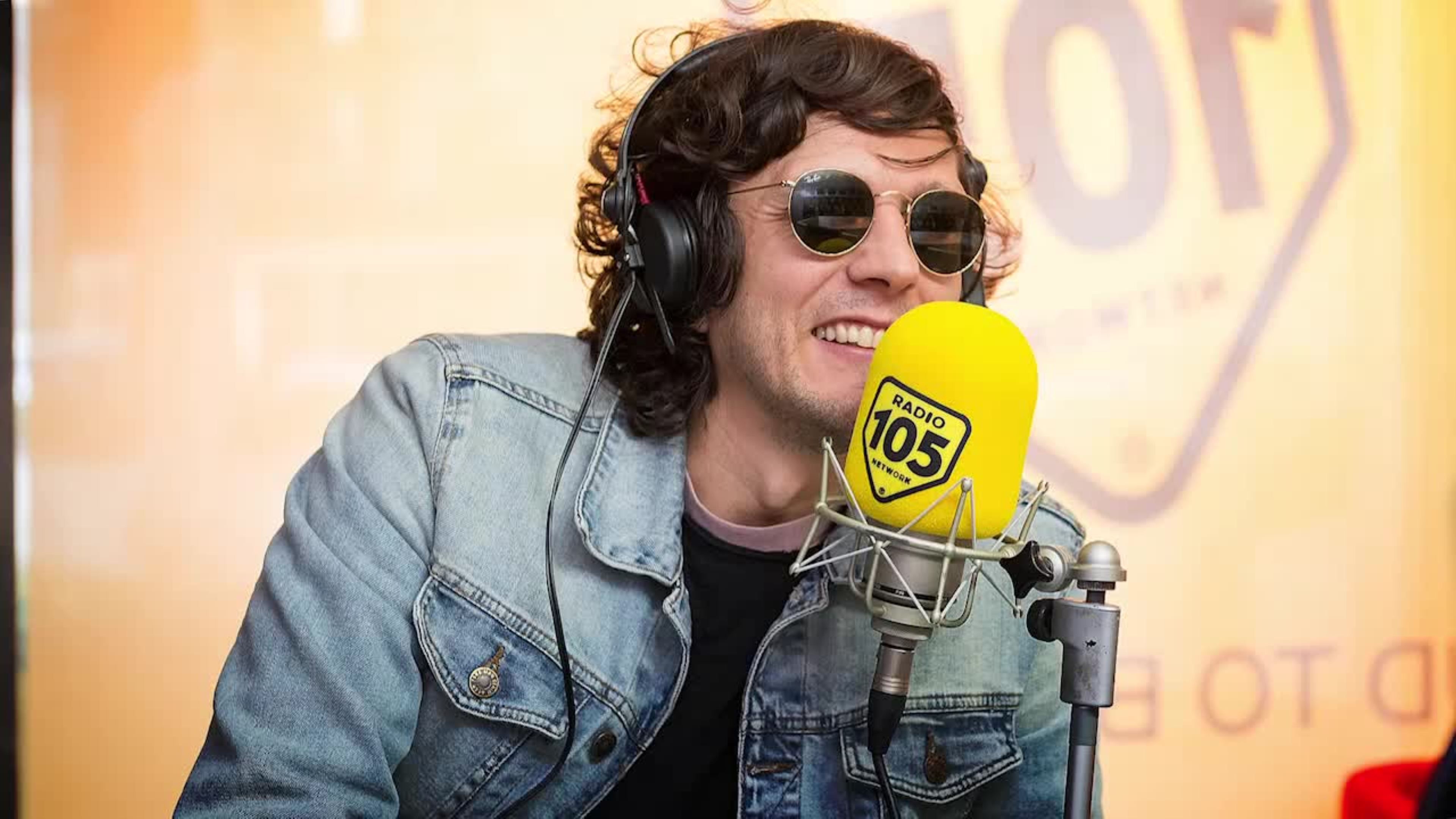 Ermal Meta a 105 Friends: “Mi sono detto che faccio mi riposo? No! Faccio un altro tour. Questa volta in maniera completamente diversa”