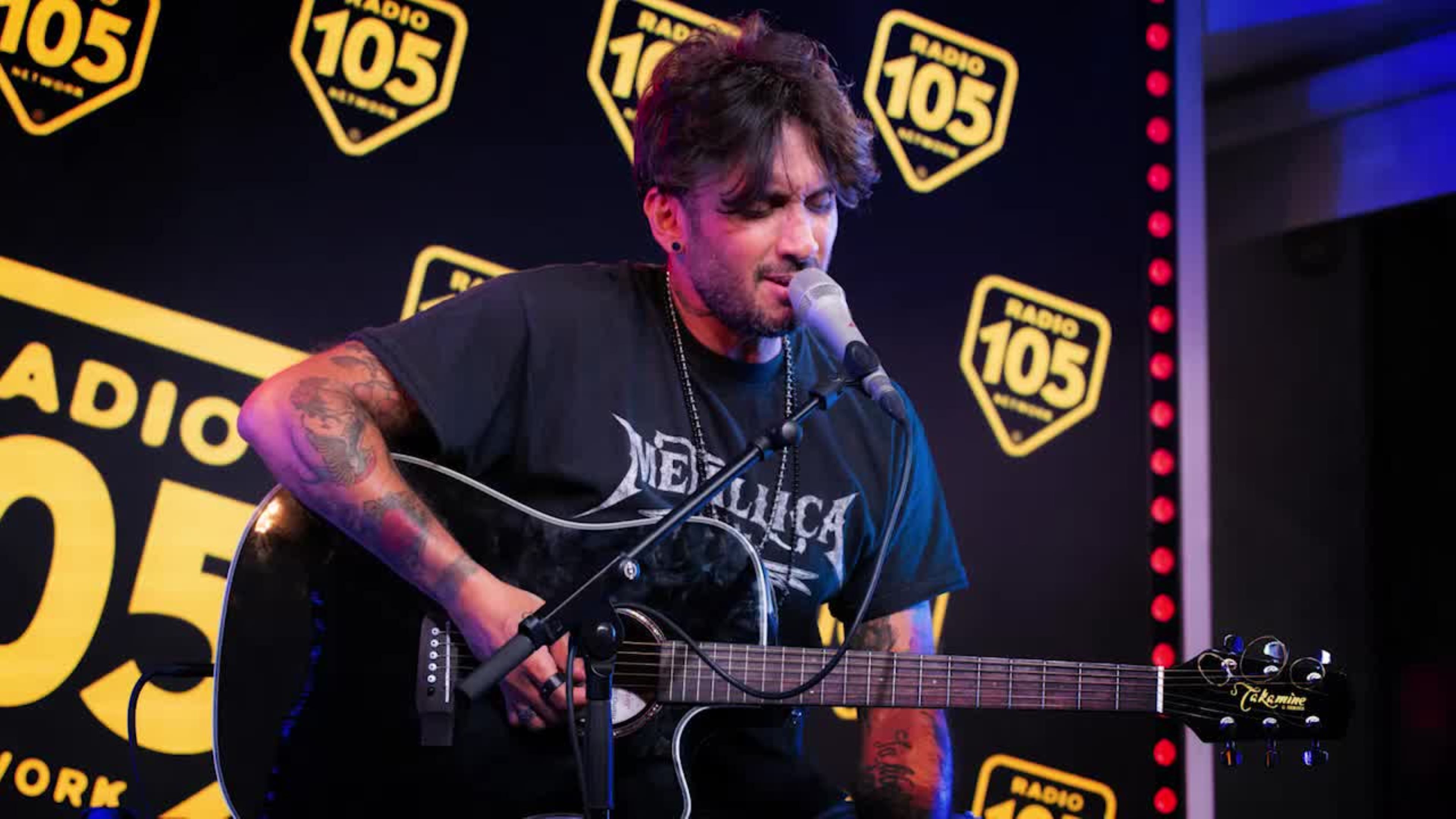Fabrizio Moro a 105 Mi Casa Live: il video completo dello showcase