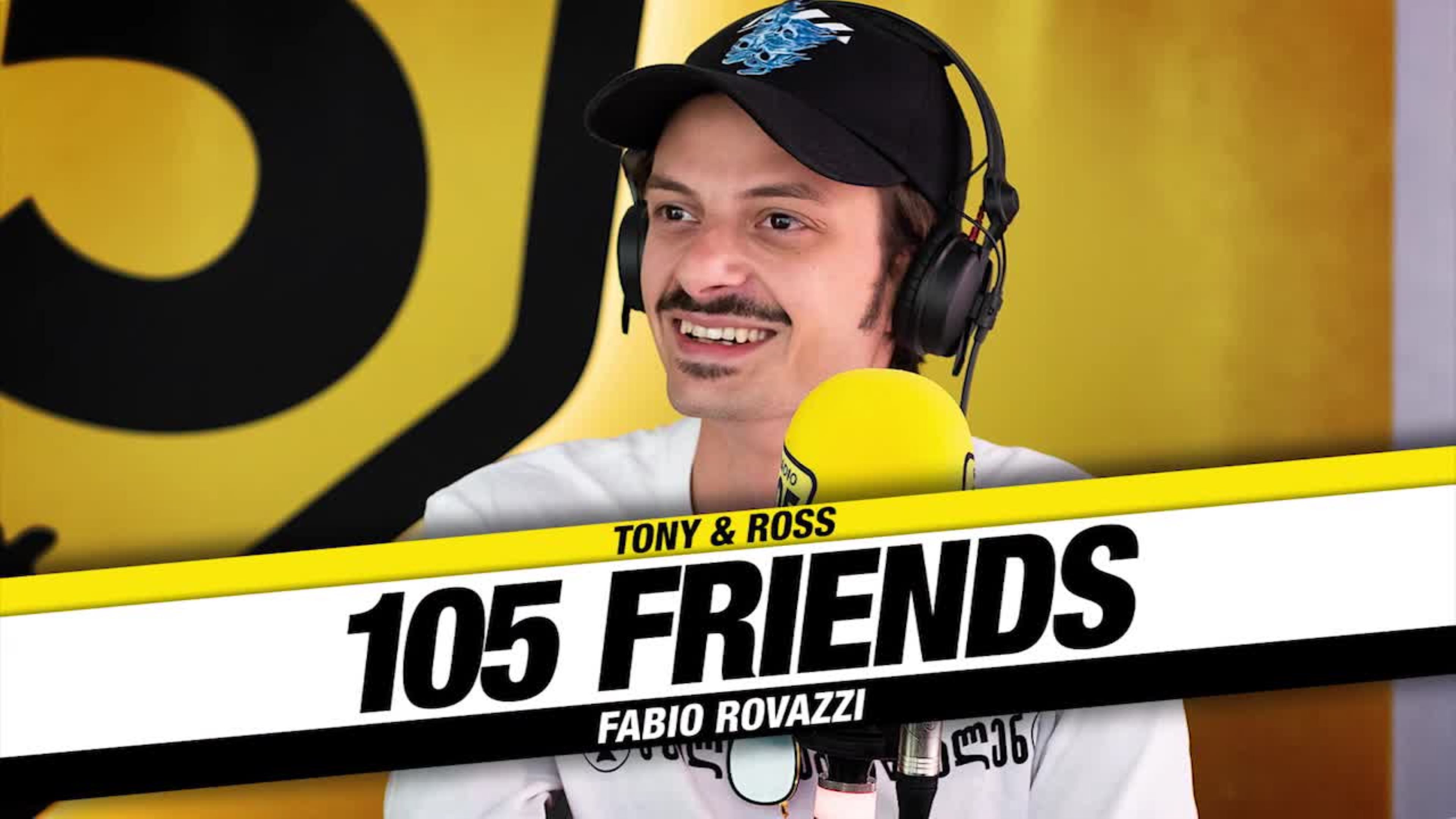 Fabio Rovazzi ospite dei Friends: “Quando sono sul palco non me la vivo benissimo”