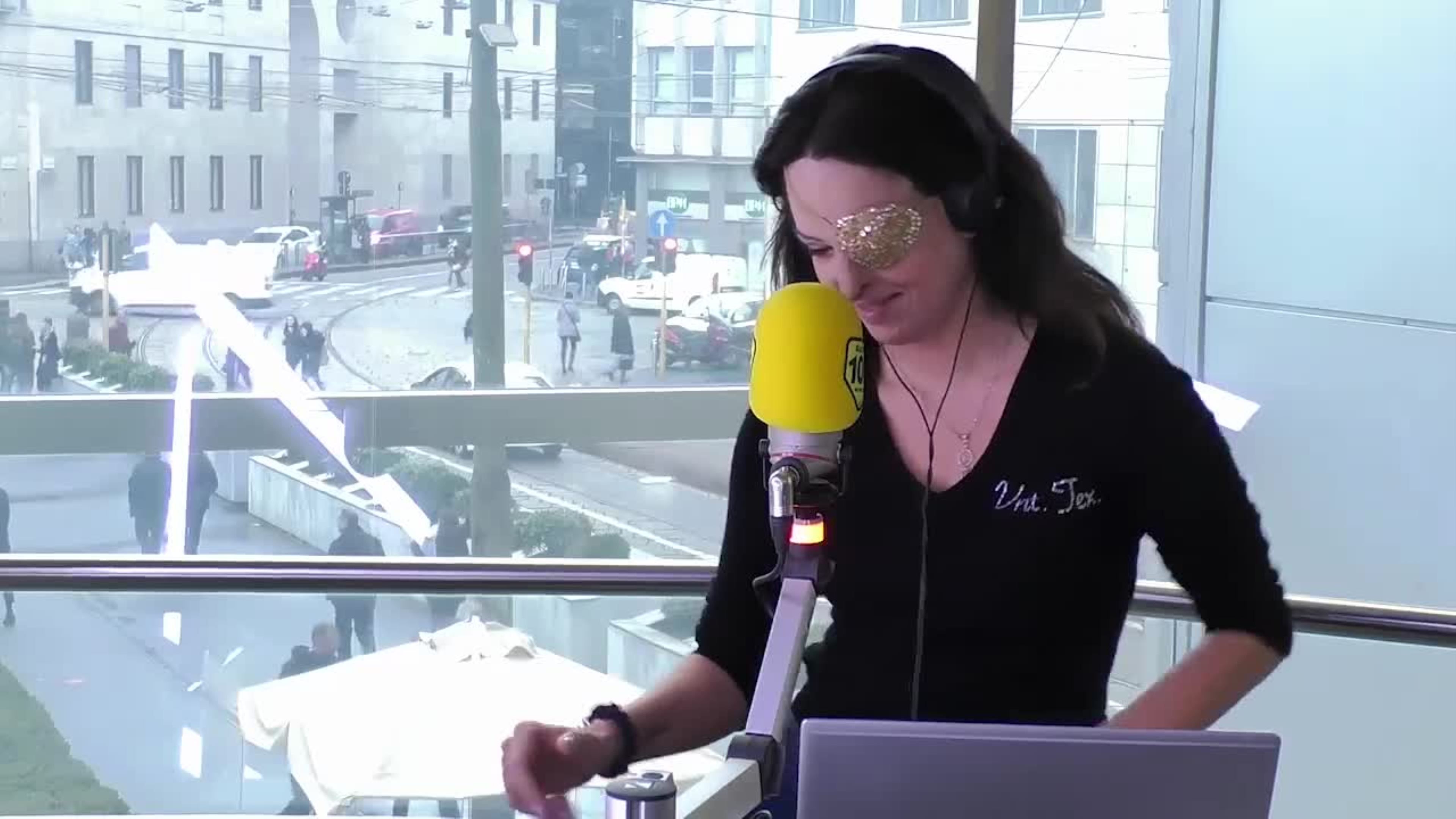 105 Take Away: Gessica Notaro è la co-conduttrice di questa settimana