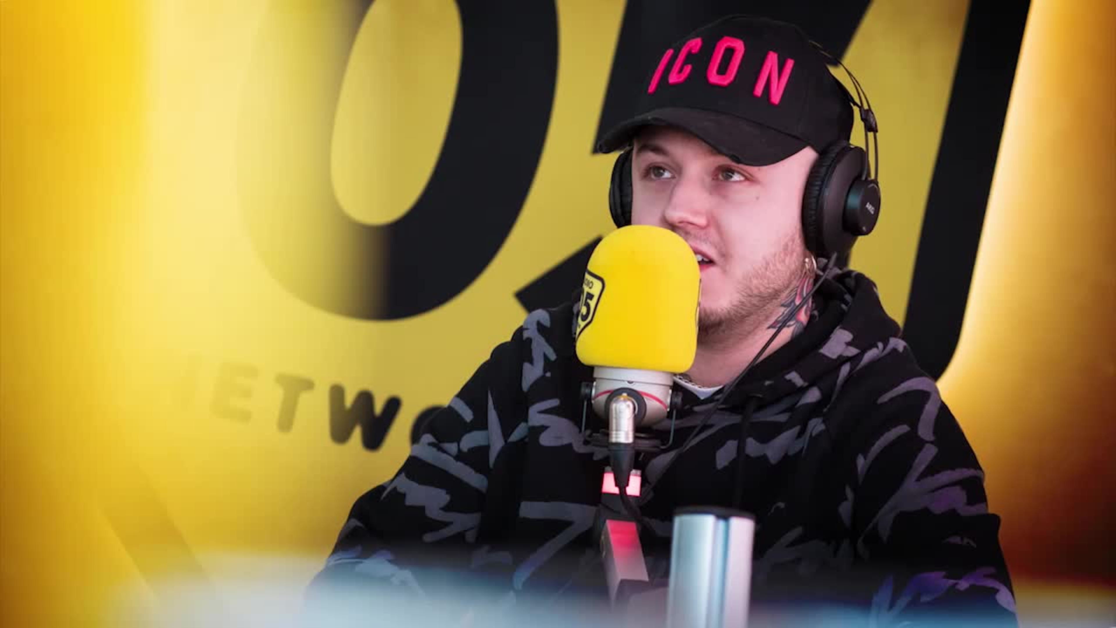 Lazza a 105 Mi Casa: “Dove metto la bocca su un pezzo, diventa oro”