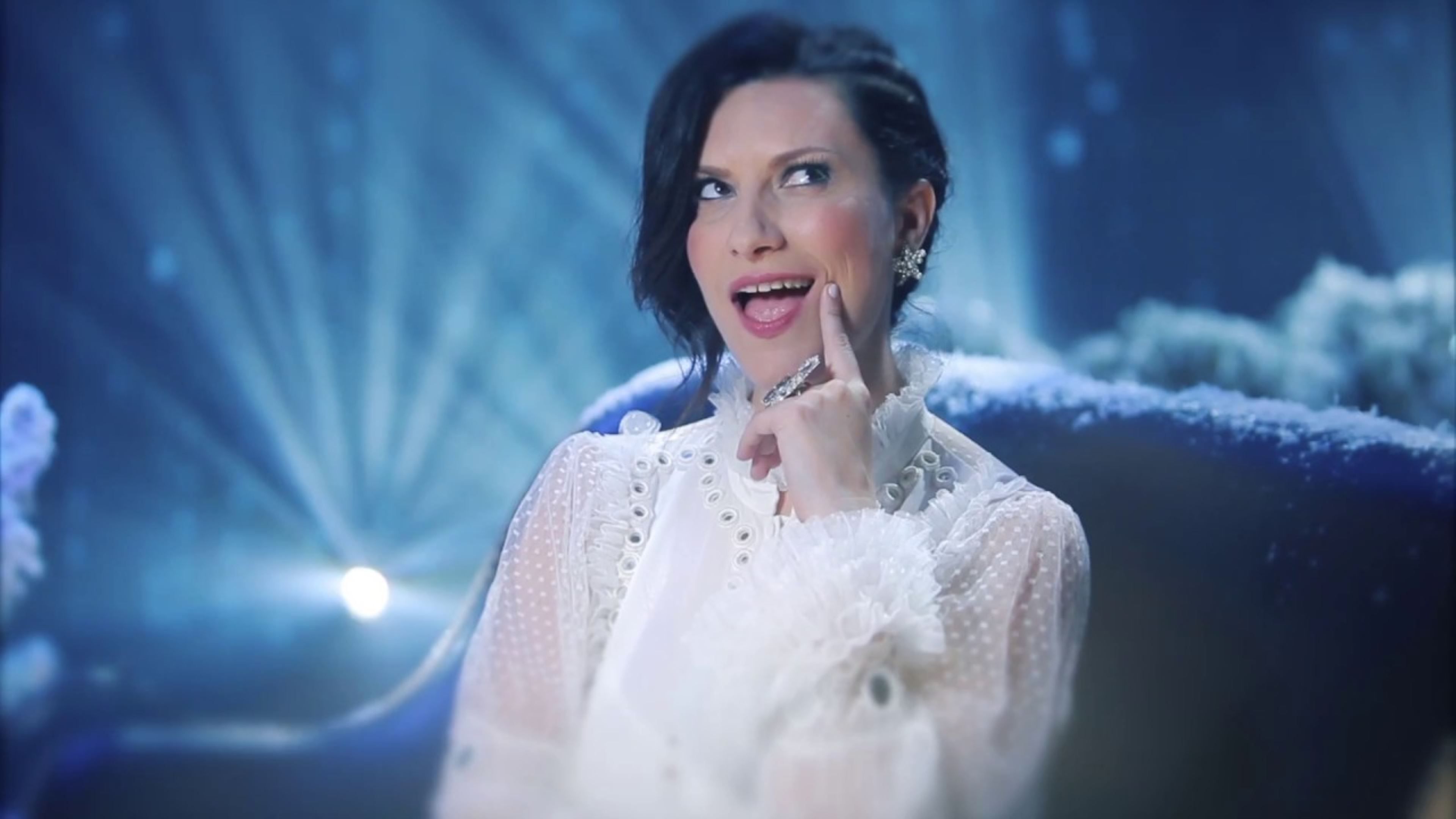 Ylenia: “Aspettando il Natale.. con Laura Pausini!”