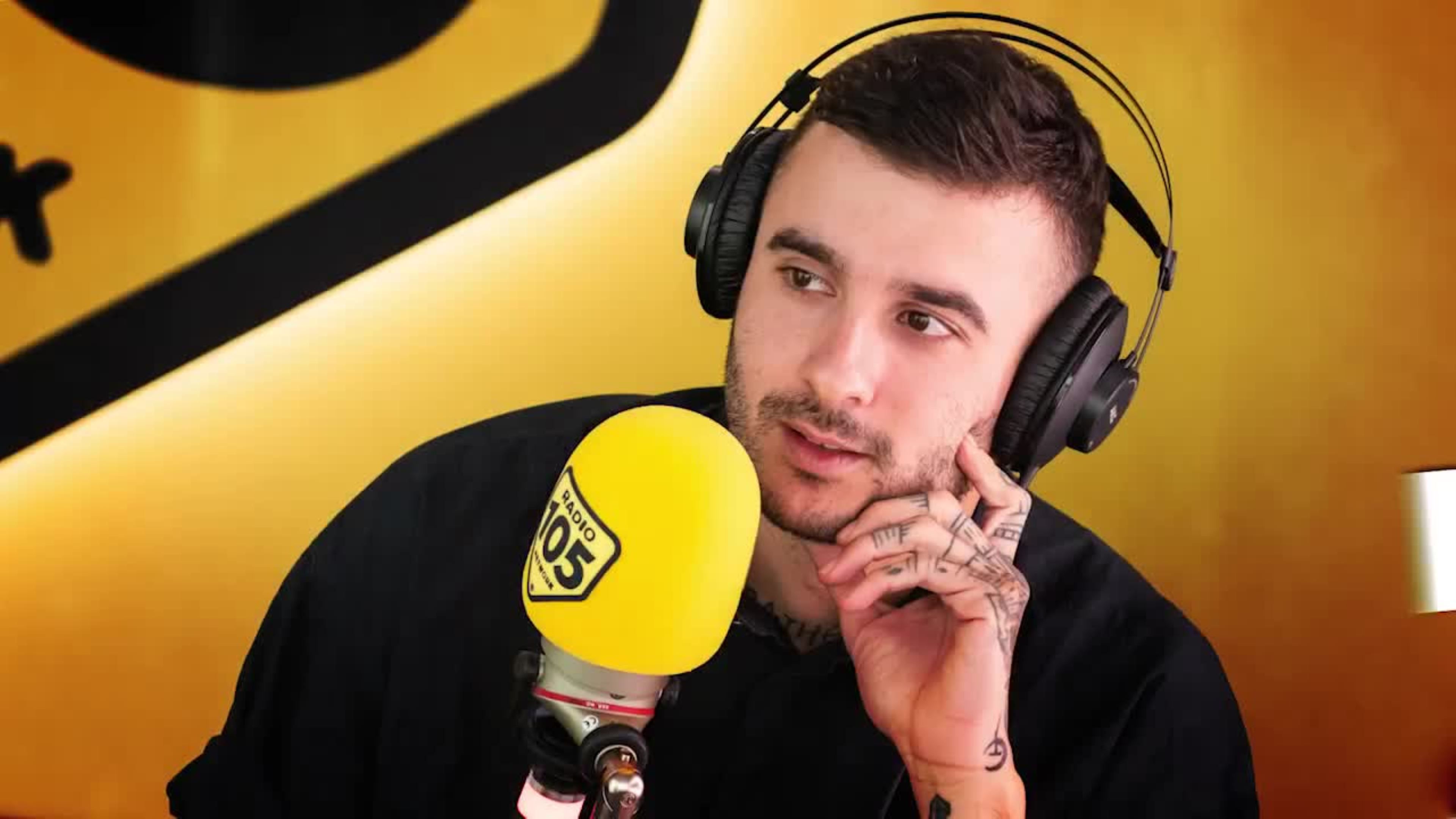 Junior Cally a 105 Mi Casa: “Togliere la maschera era diventata un’esigenza”