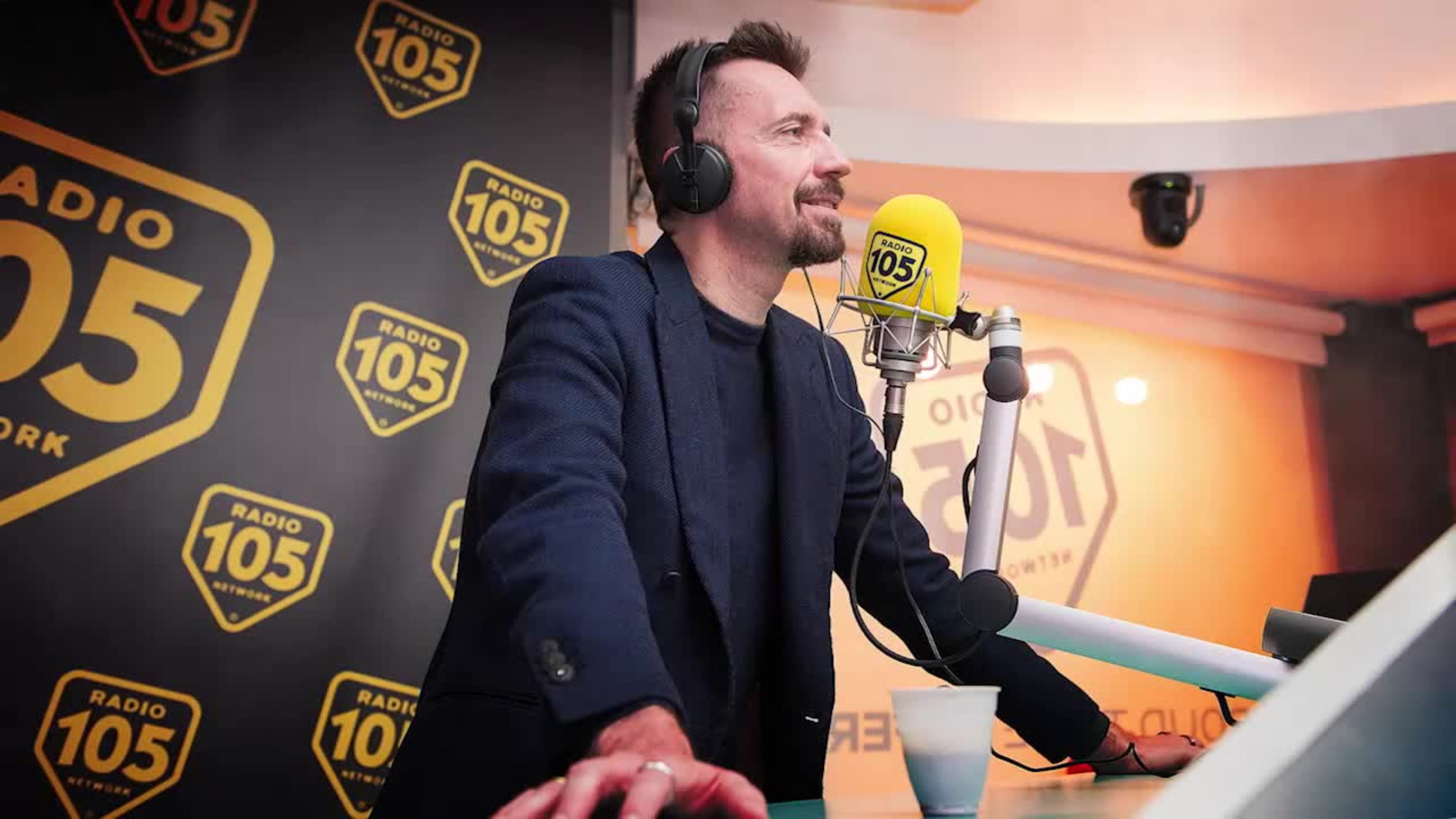 Andrea Scanzi a 105 Friends per presentare il libro La politica è una cosa seria