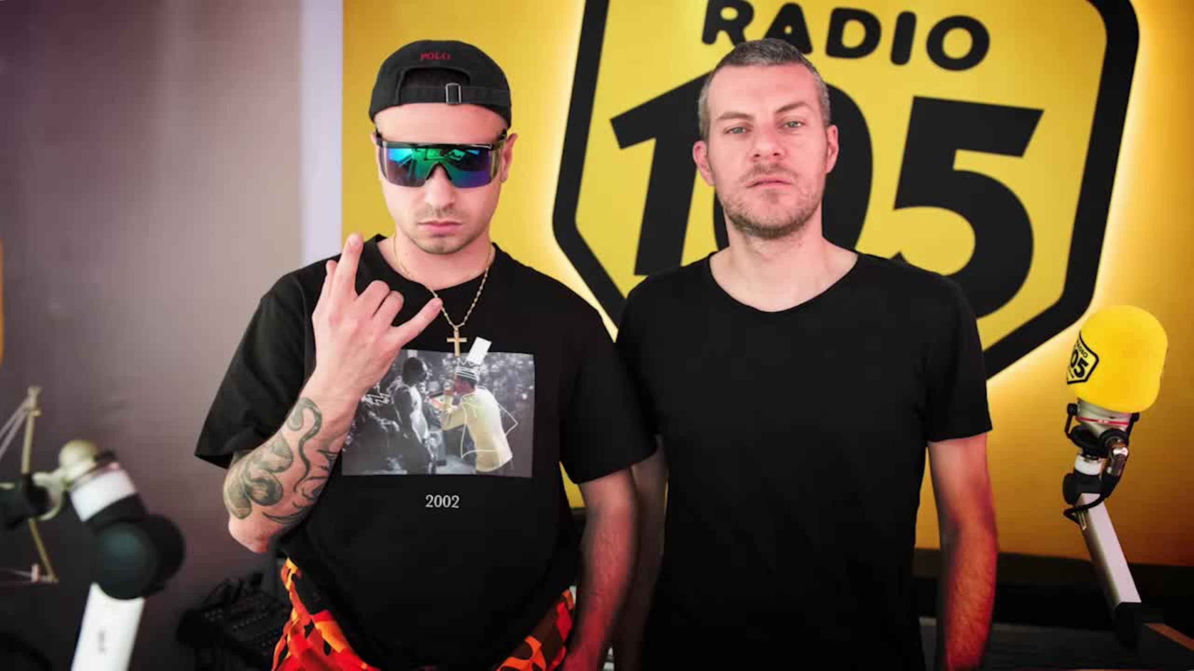 Mostro a 105 Mi Casa: “È bello fare la parte del virus che infetta da dentro tutto il sistema”