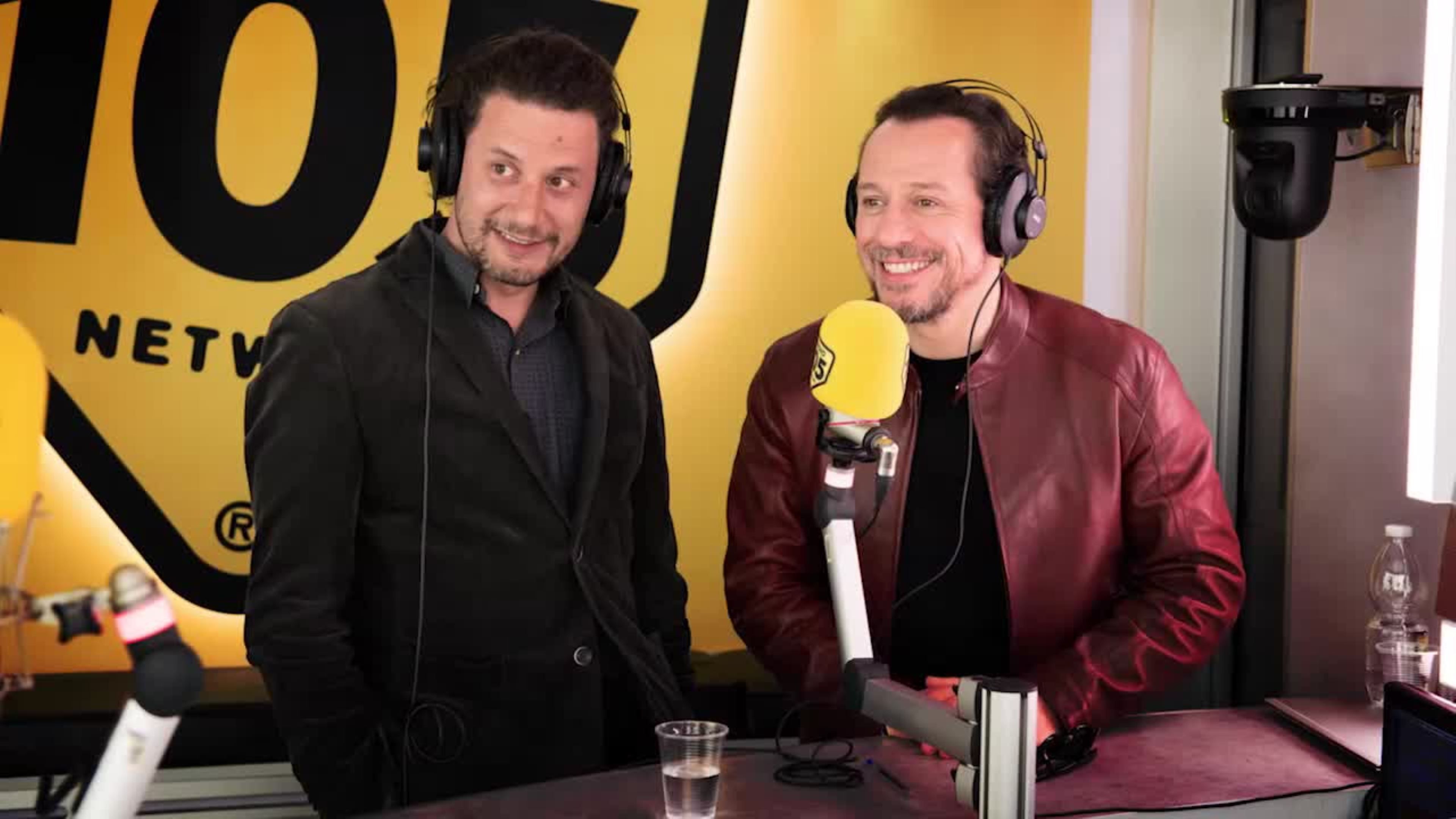 Stefano Accorsi e Leonardo D’Agostini a 105 Mi Casa per presentare il film Il Campione