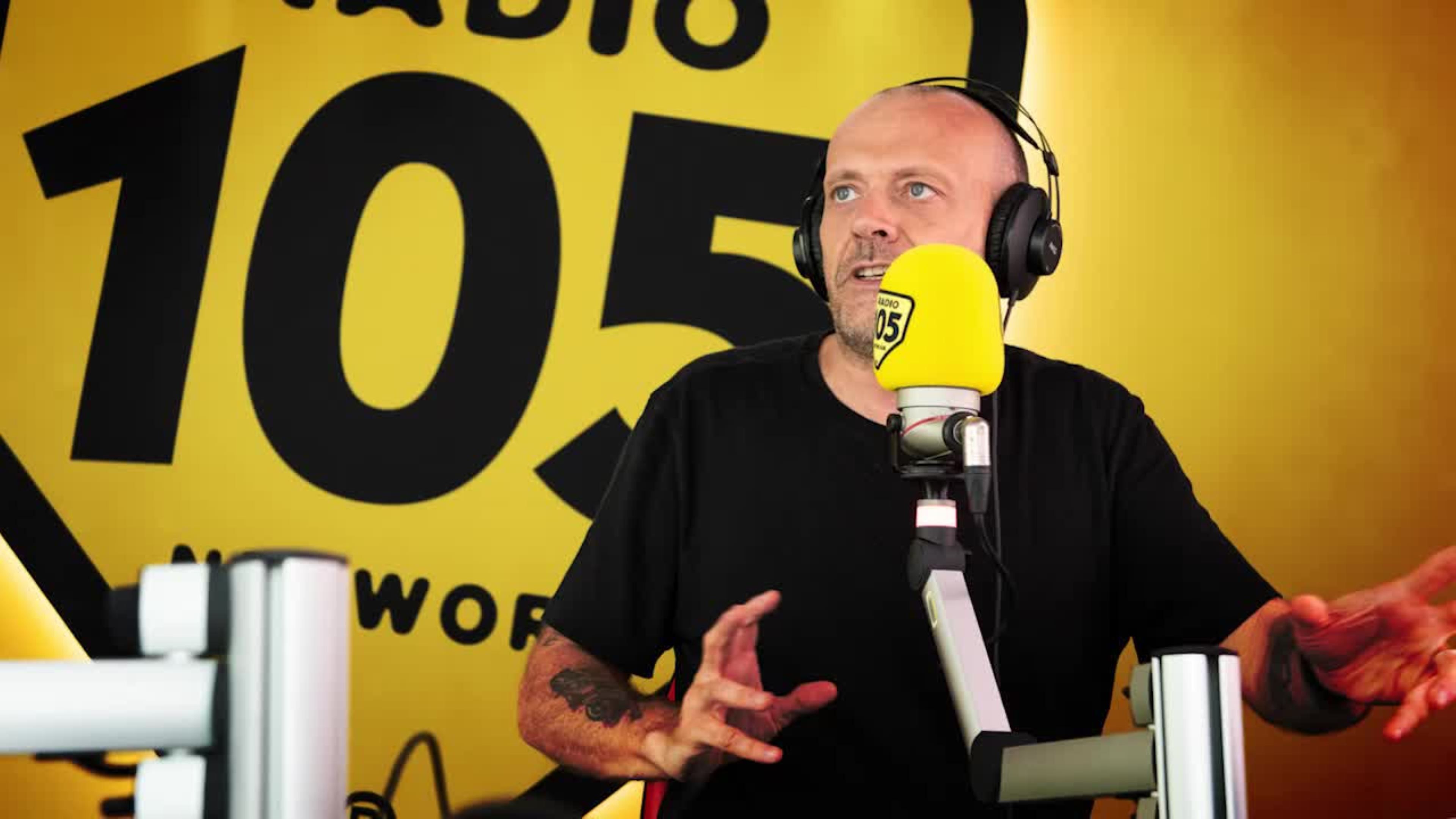 Max Pezzali a 105 Mi Casa: “Welcome to Miami (South Beach) è la mia idea di America Latina”