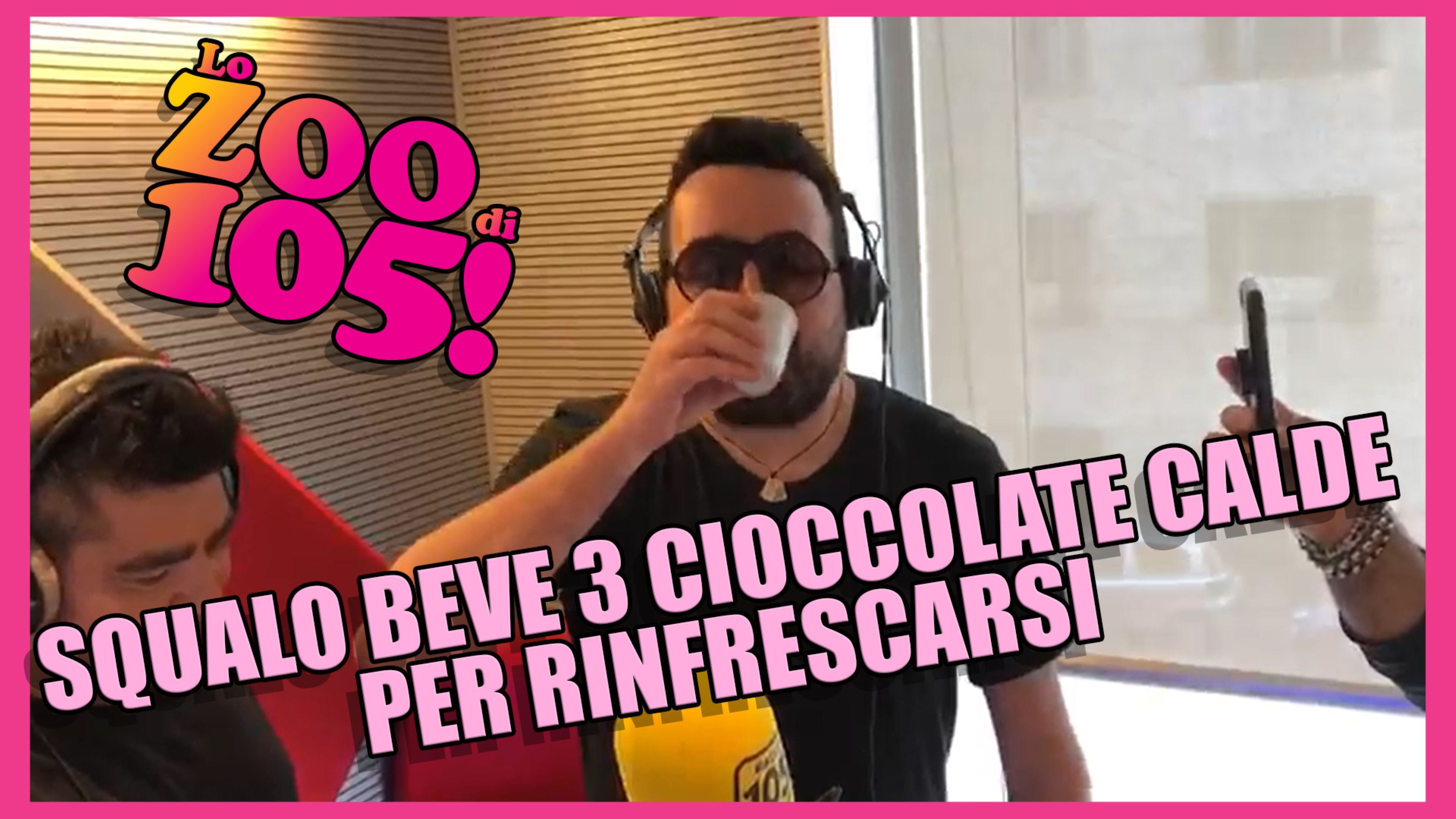 Squalo beve tre cioccolate calde per RINFRESCARSI