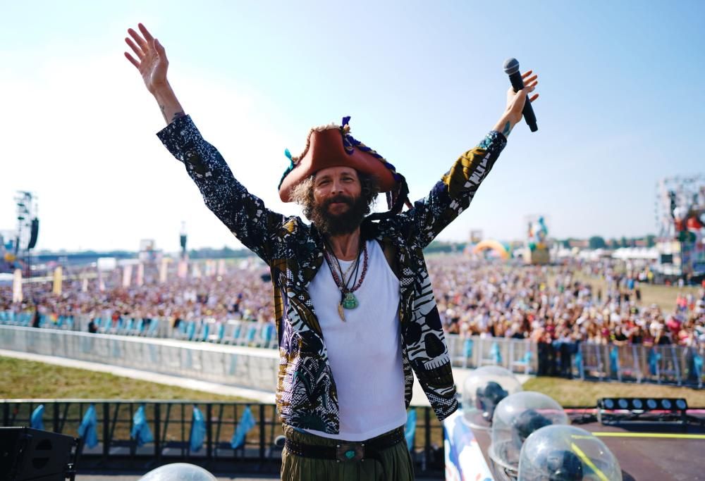 “Sensibile all’estate” è il nuovo singolo di Jovanotti