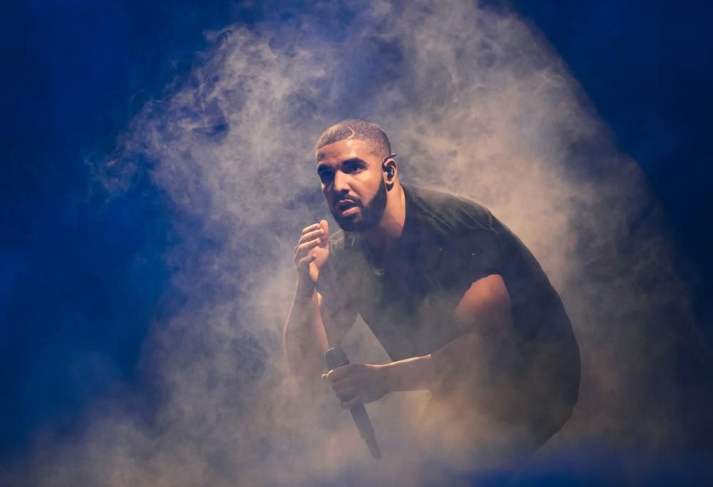Drake ha affittato un intero stadio per una cena romantica