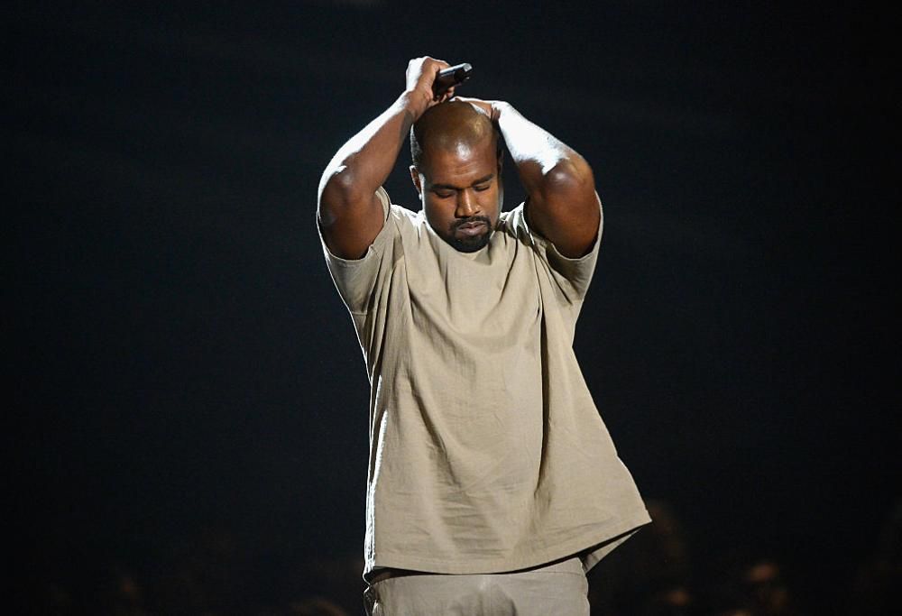 Kanye West non ha pubblicato “Donda” e ora vive in uno stadio