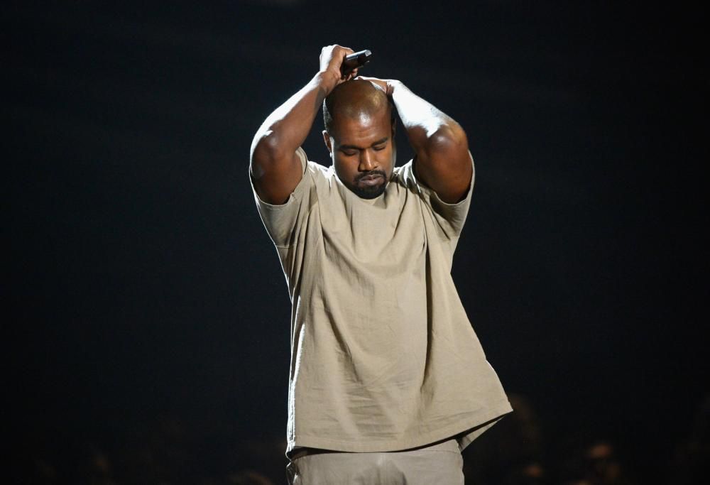 Kanye West pubblica la deluxe version di “Donda”