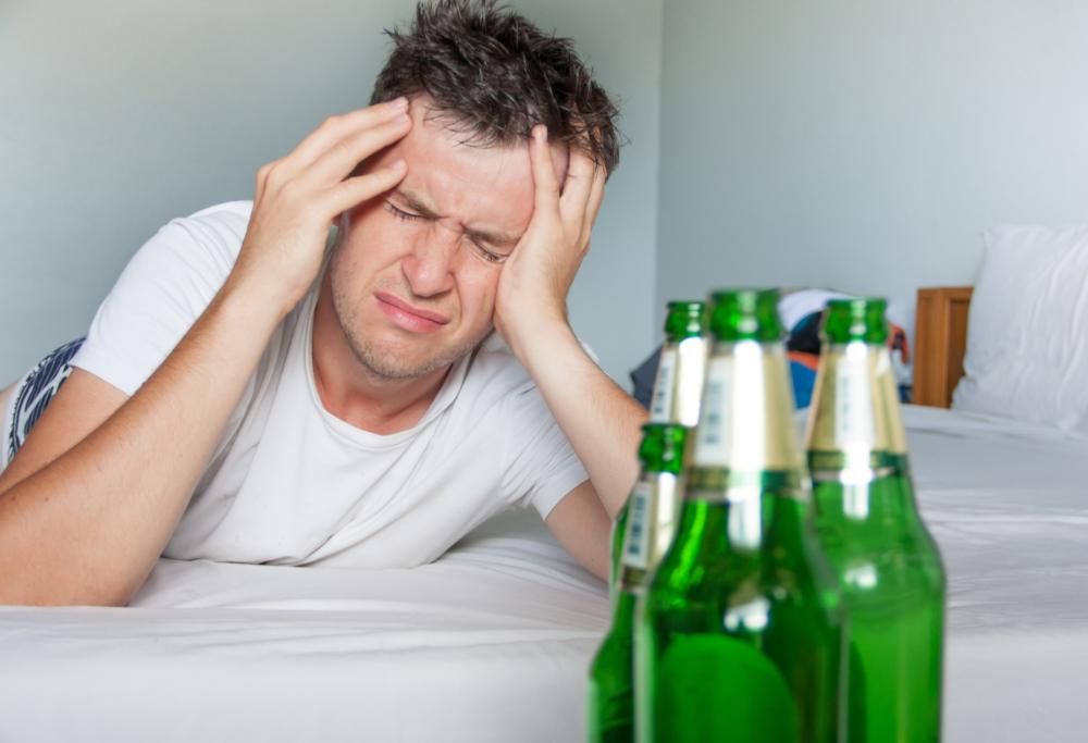 Un uomo scozzese subisce un mese e mezzo di hangover dopo aver bevuto 60 birre