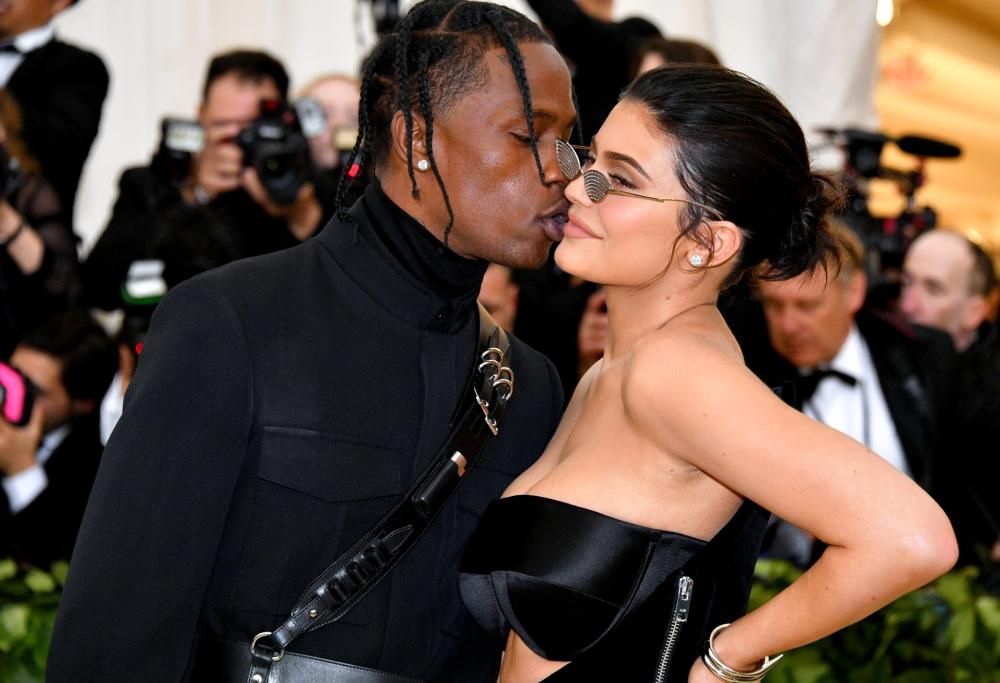 Travis Scott e Kylie Jenner non hanno “una relazione aperta”