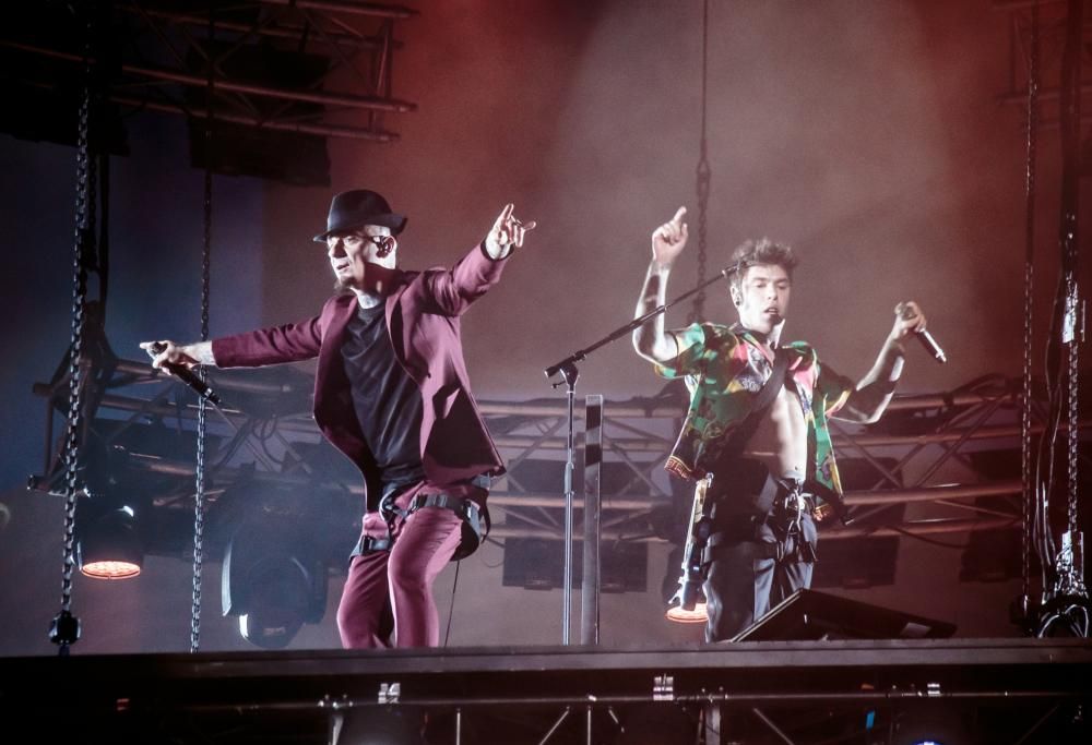 “Fedez e J-Ax arrestati per droga”: una bufala che costa caro