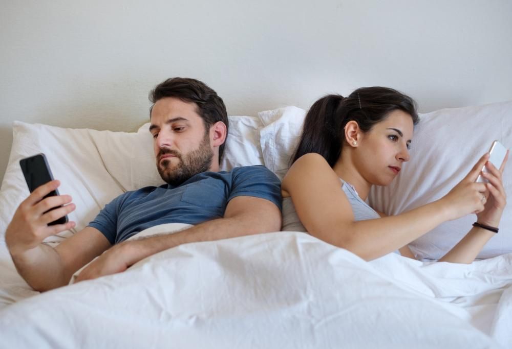 Facciamo sempre meno sesso: colpa dei social network?