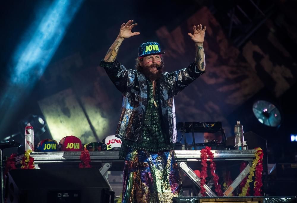 Jovanotti, incidente in bici: graffi e tre costole incrinate