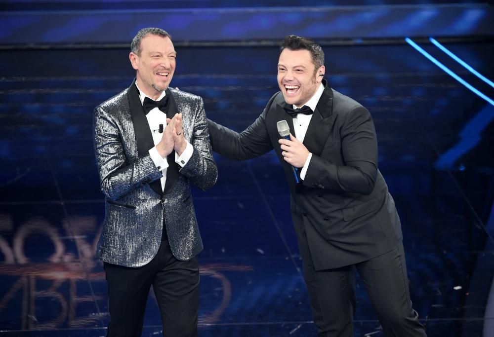Tiziano Ferro si commuove cantando Almeno tu nell’universo a Sanremo 2020