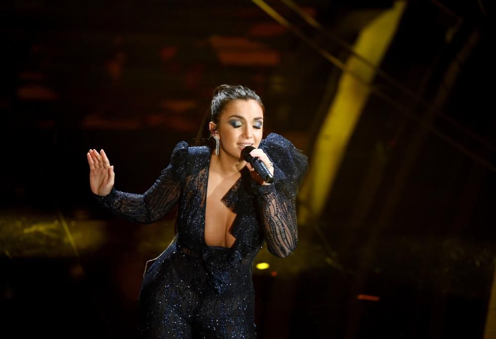 Elettra Lamborghini viene insultata e blocca il concerto