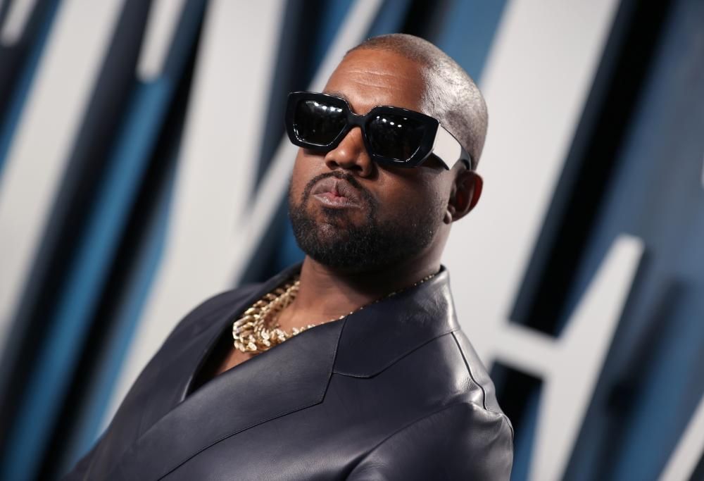 Kanye West è stato cacciato da Twitter per antisemitismo