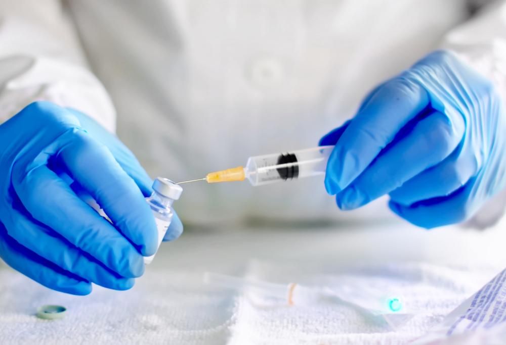 Chi non vuole vaccinarsi dovrà pagarsi le cure anti Covid: la proposta nella Repubblica di San Marino