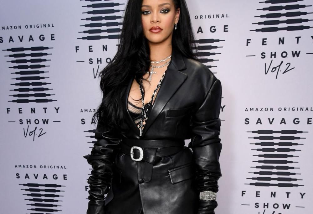 Rihanna, il topless su Instagram offende gli induisti