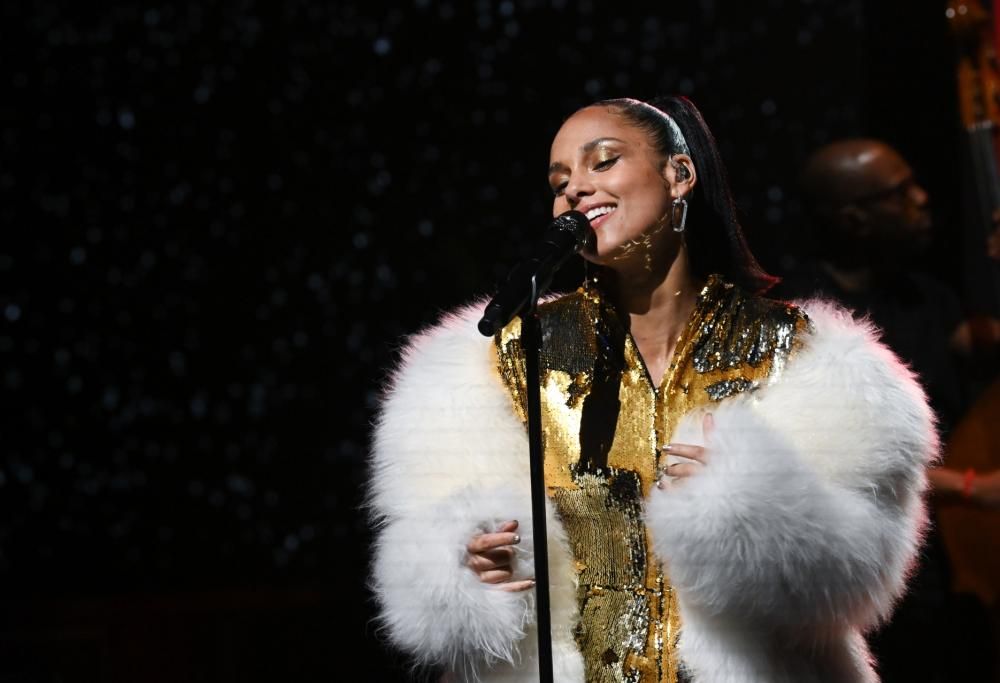 “Santa Baby” di Alicia Keys è perfetto per Natale